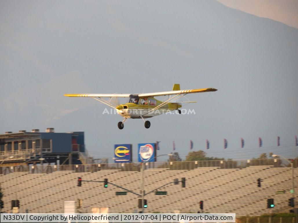 N33DV, 1970 Champion 7GCBC C/N 234-70, Landing during gusty conditions