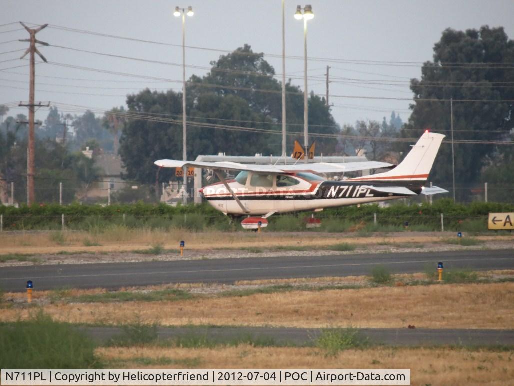 N711PL, 1976 Cessna 182P Skylane C/N 18264667, Waiting take off clearence for 26L