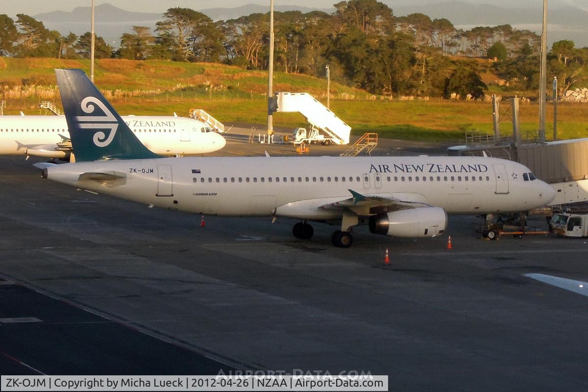 ZK-OJM, 2005 Airbus A320-232 C/N 2533, At Auckland
