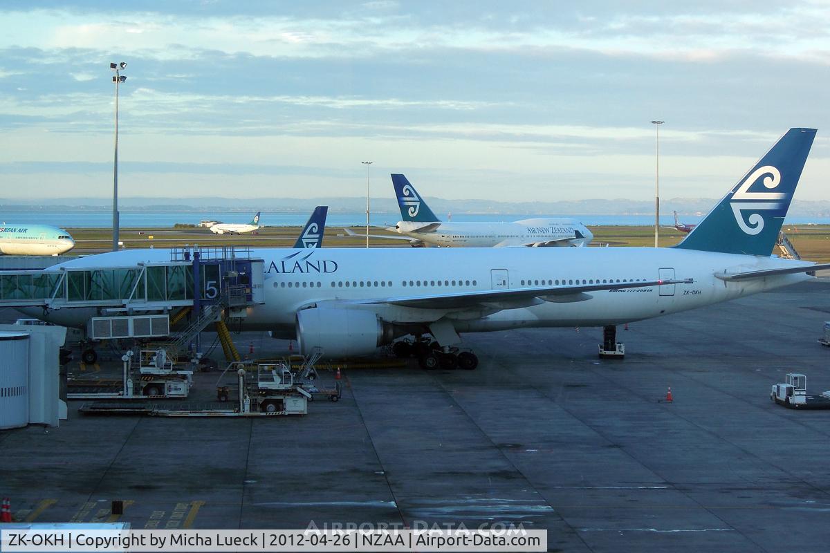 ZK-OKH, 2007 Boeing 777-219/ER C/N 34379, At Auckland