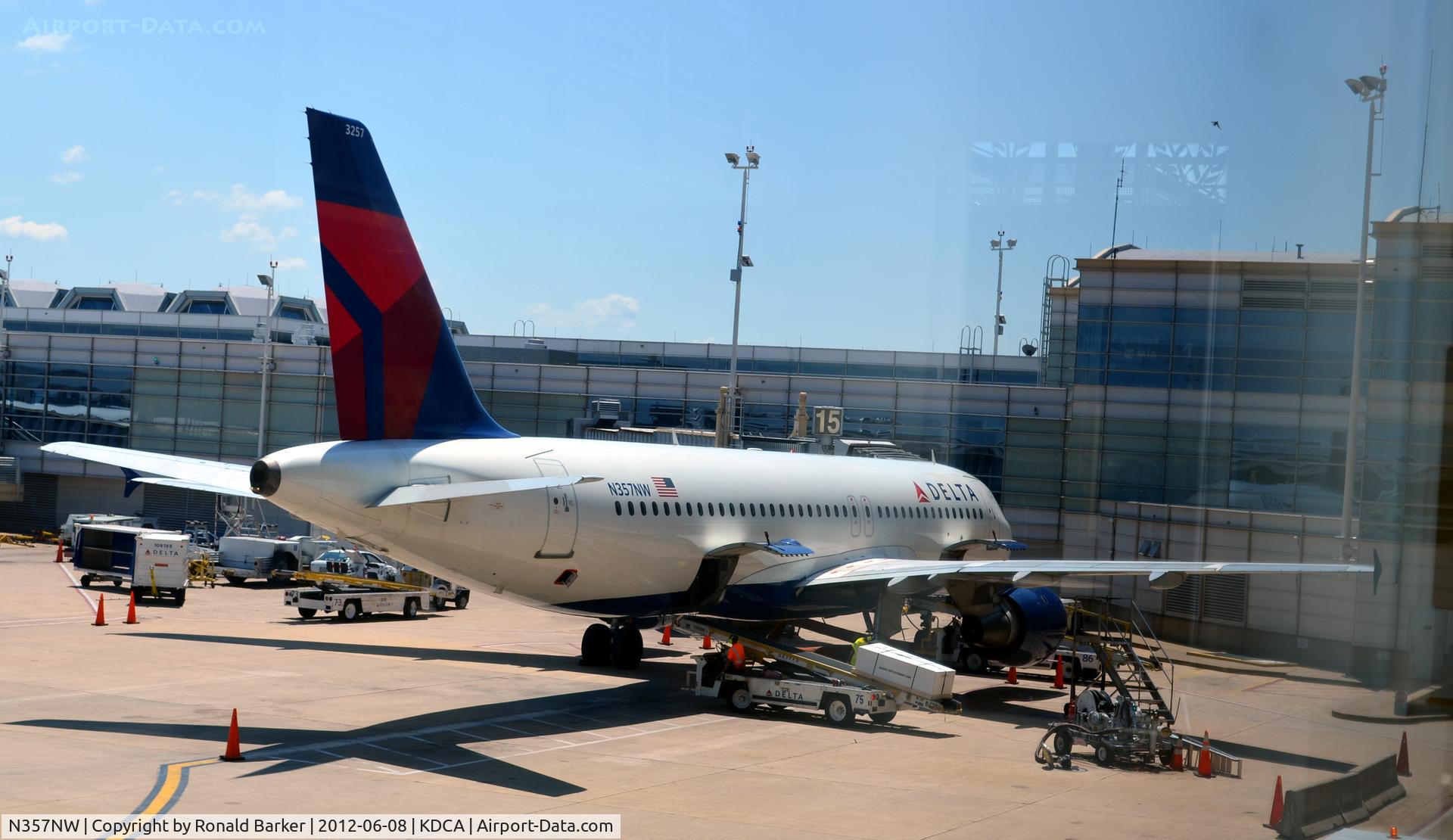 N357NW, 1998 Airbus A320-212 C/N 830, DCA, VA