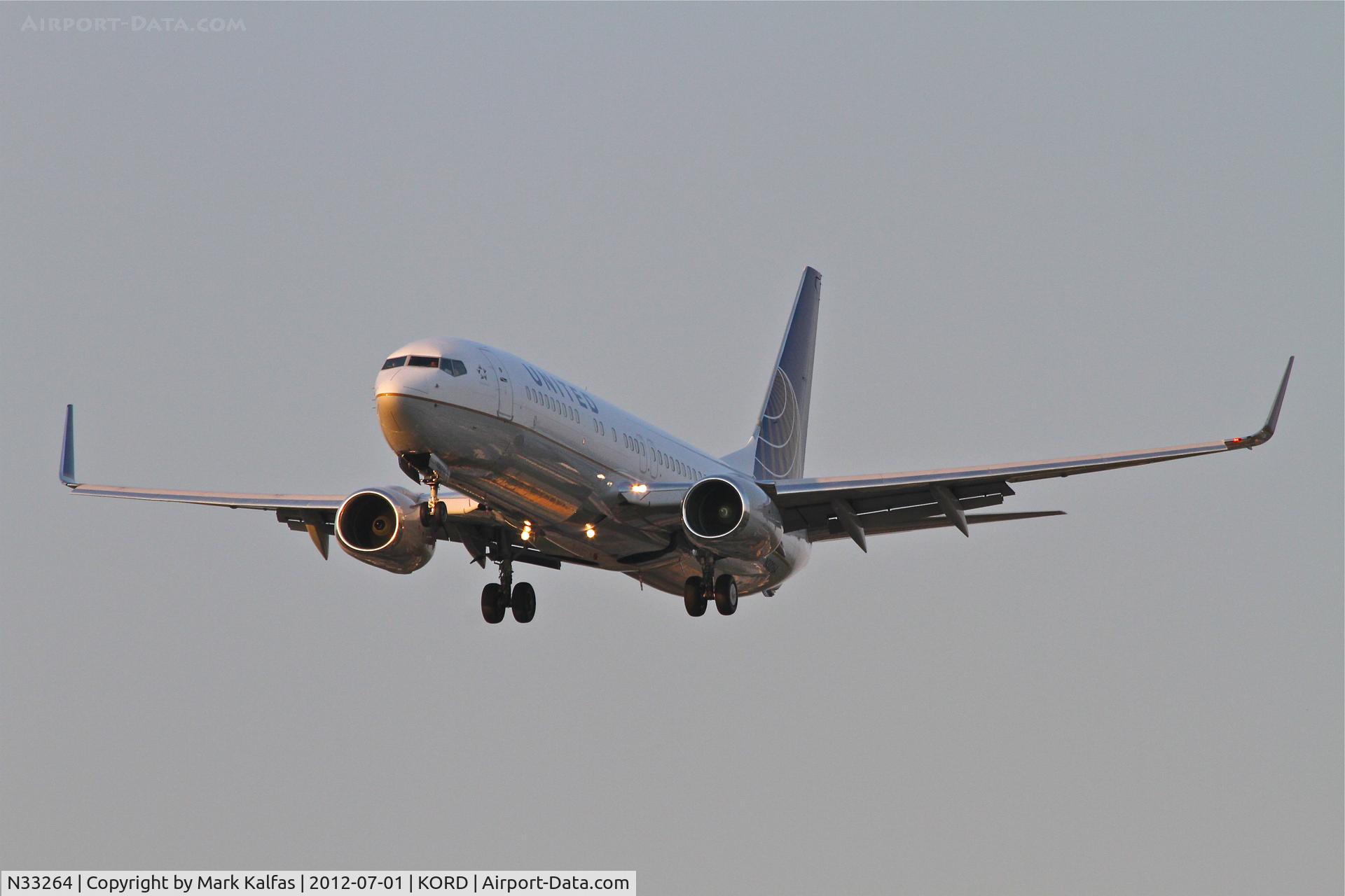 N33264, 2001 Boeing 737-824 C/N 31584, Continental Airlines Boeing 737-824, UAL80 arriving from San Diego International /KSAN, RWY 28 approch at Chicago's O'Hare.