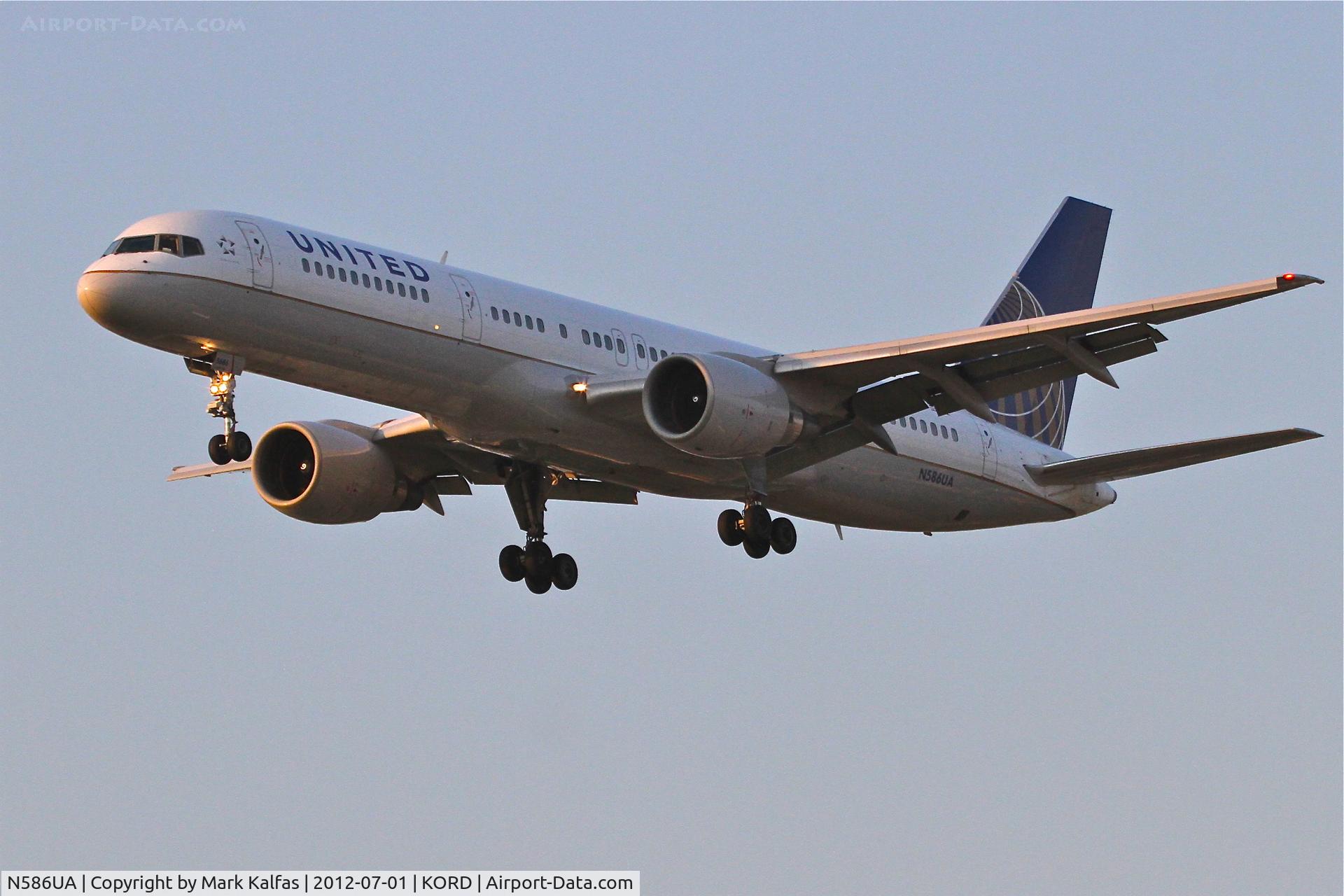 N586UA, 1993 Boeing 757-222F C/N 26710, United Airlines Boeing 757-222, UAL464 arriving from Portland International / KPDX on approach RWY 28 KORD.