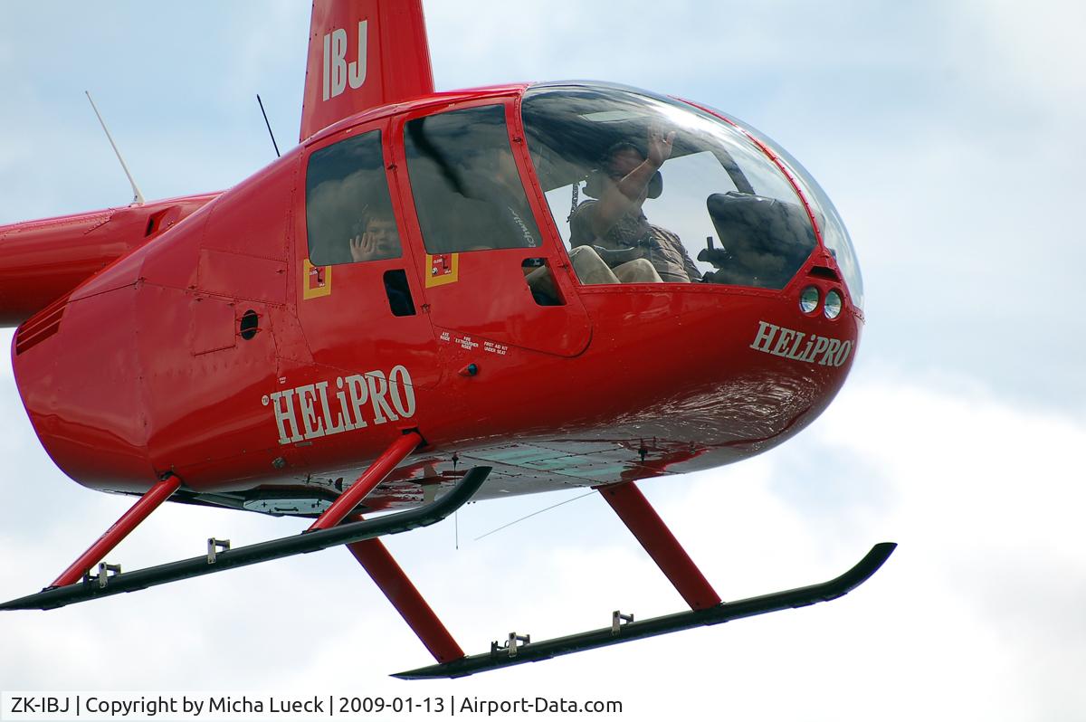 ZK-IBJ, Robinson R44 C/N 1008, Friendly waves