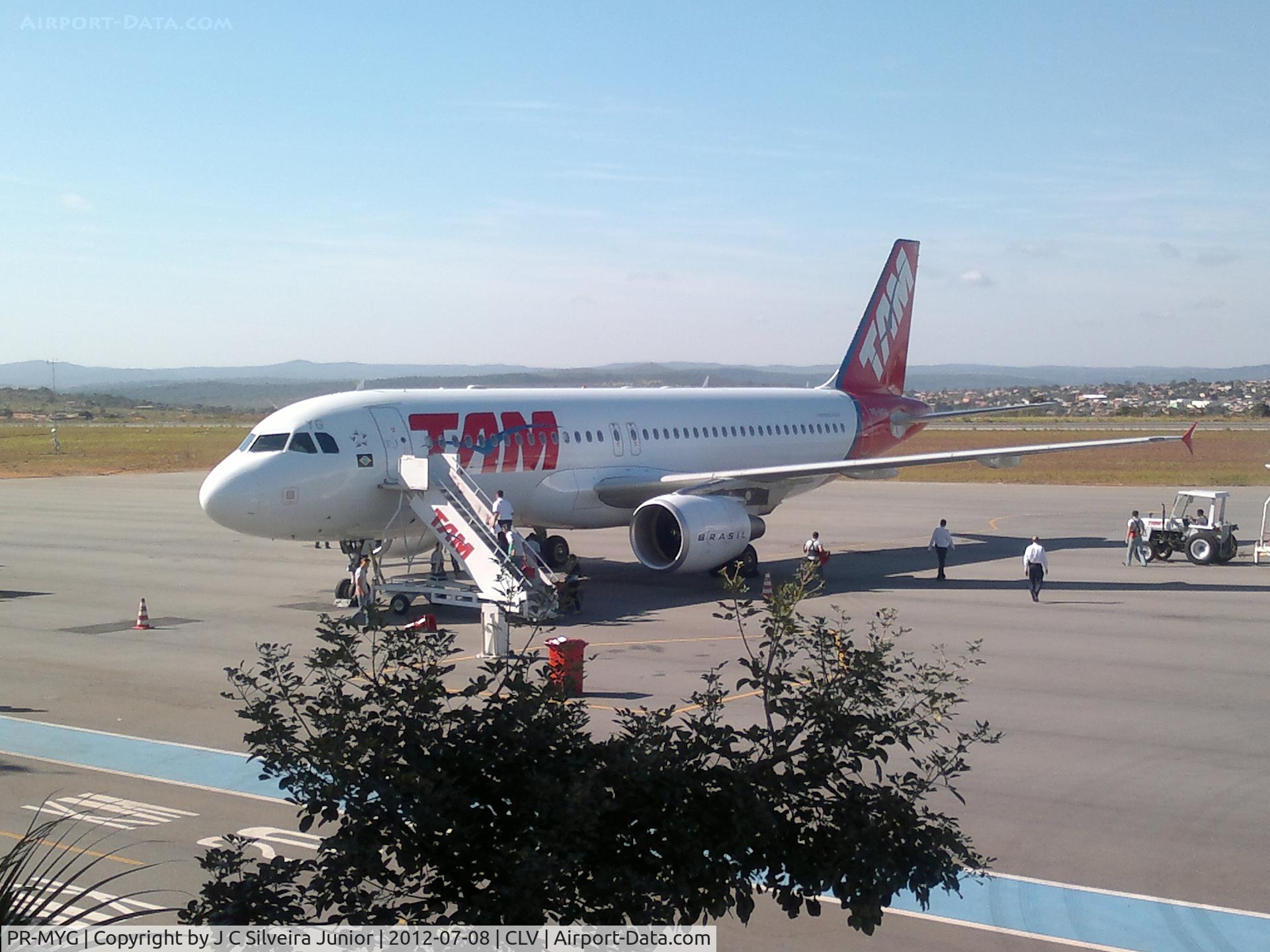 PR-MYG, 2010 Airbus A320-214 C/N 4320, Caldas Novas (CLV / SBCN - SWKN). Brazil, July 08, 2012