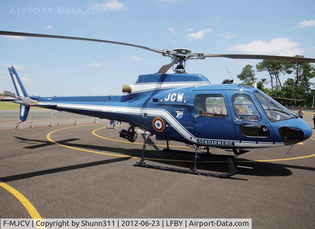 F-MJCV, 1989 Aerospatiale AS-350B Ecureuil C/N 2118, Static display during LFBY Open Day 2012