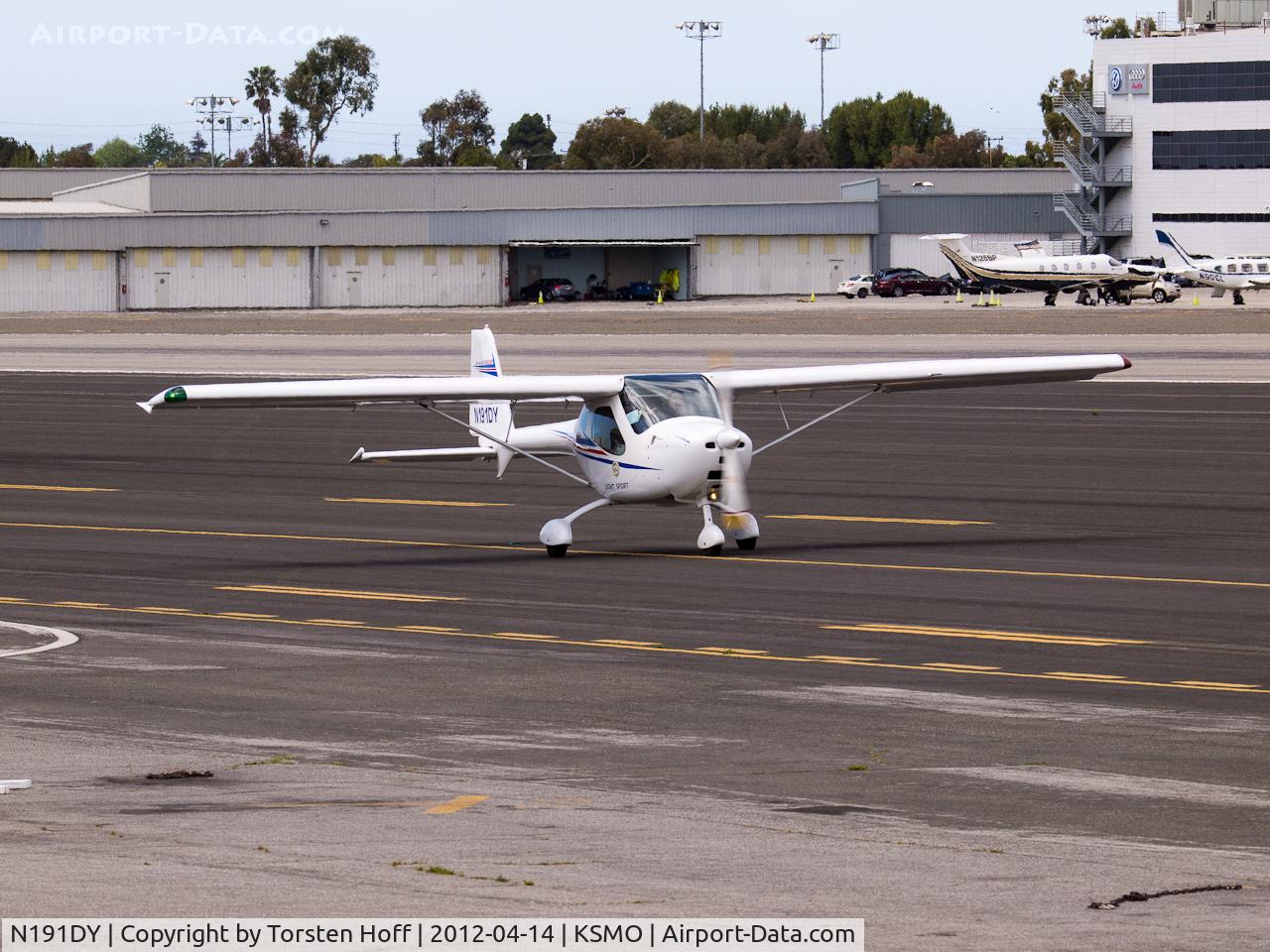 N191DY, 2007 Remos G-3/600 Mirage C/N 191, N191DY taxiing