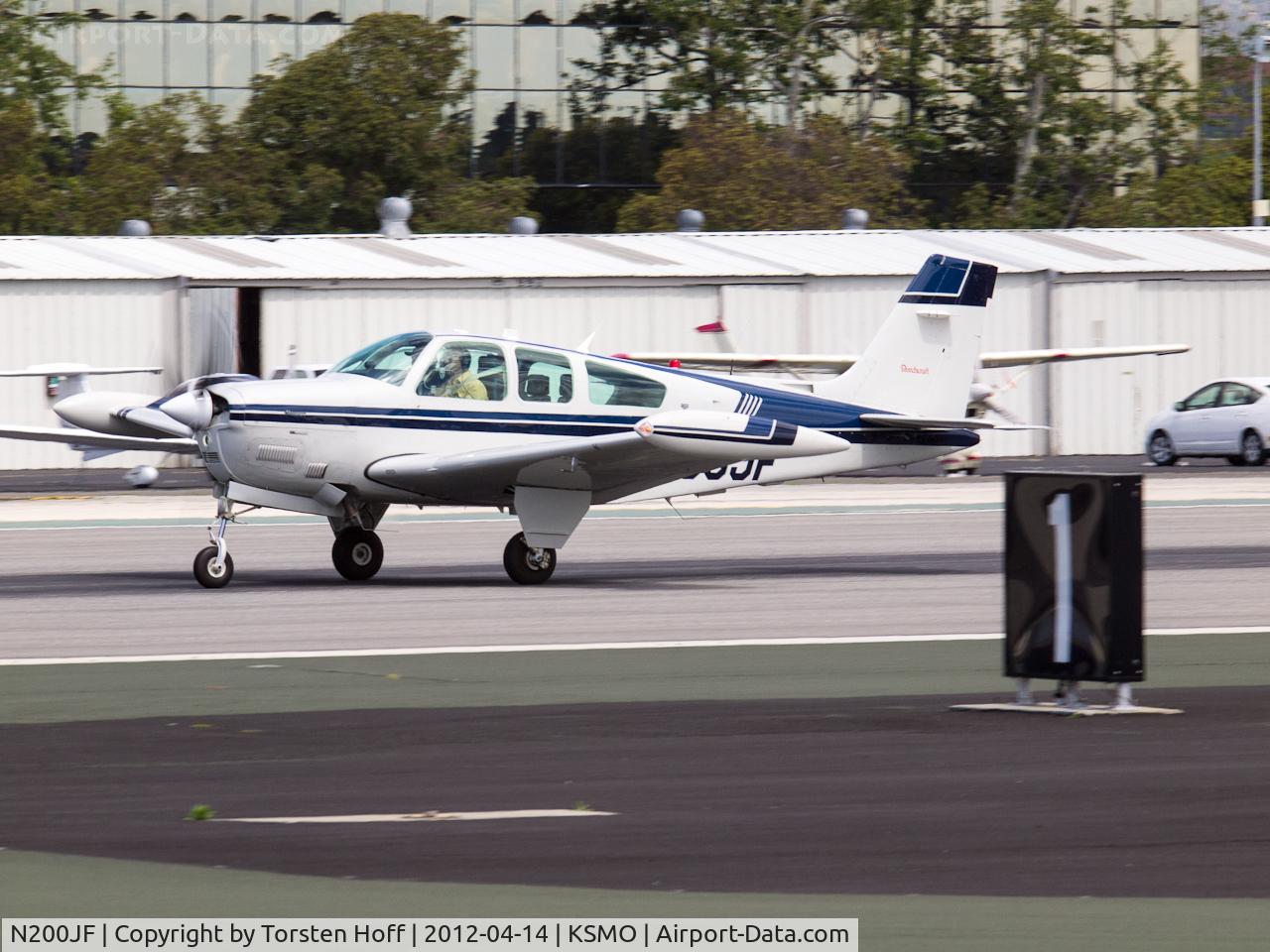 N200JF, 1990 Beech F33A Bonanza C/N CE-1516, N200JF departing from RWY 21