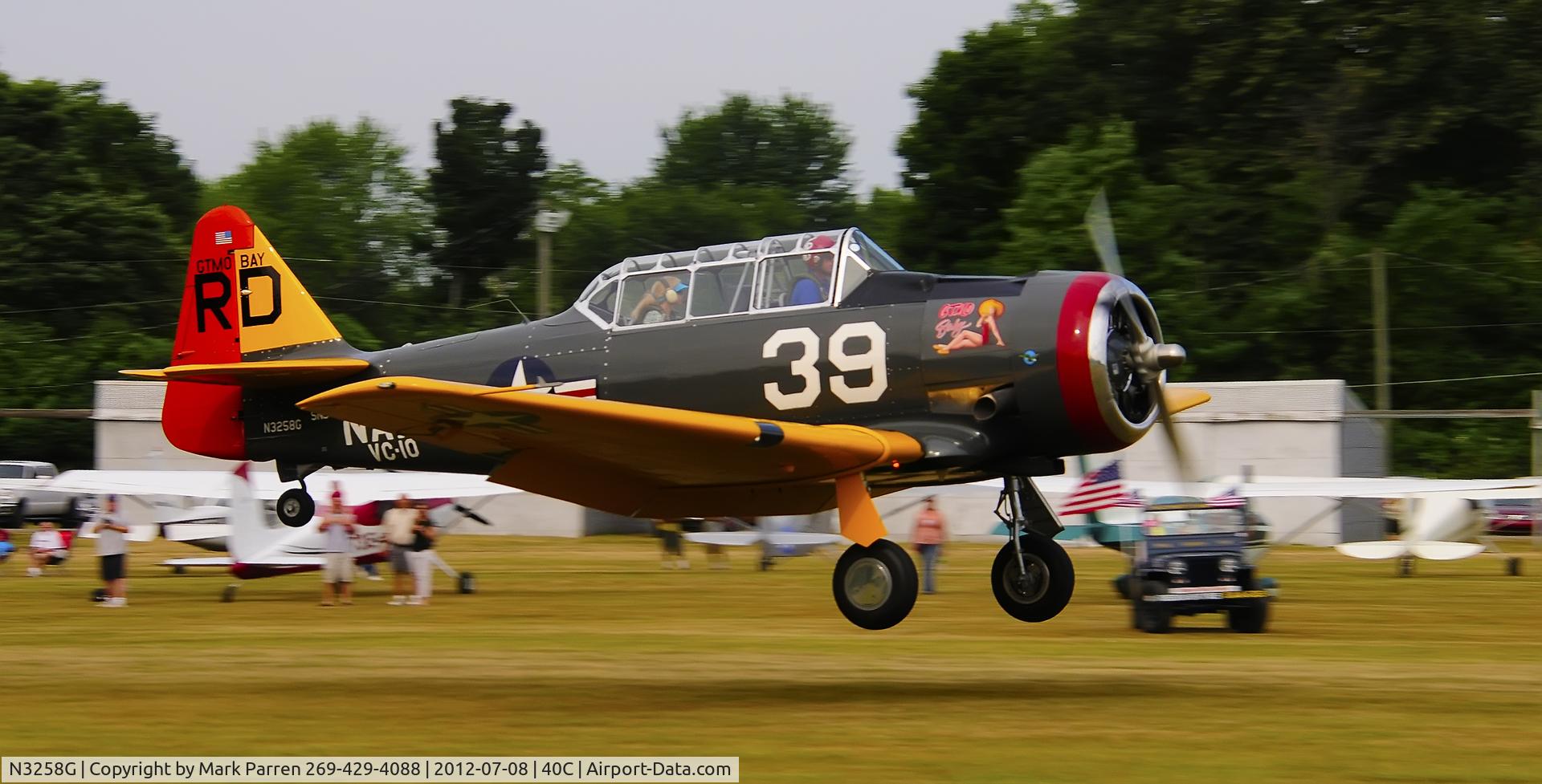 N3258G, North American AT-6D Texan C/N 43839, Watervliet Fly-In