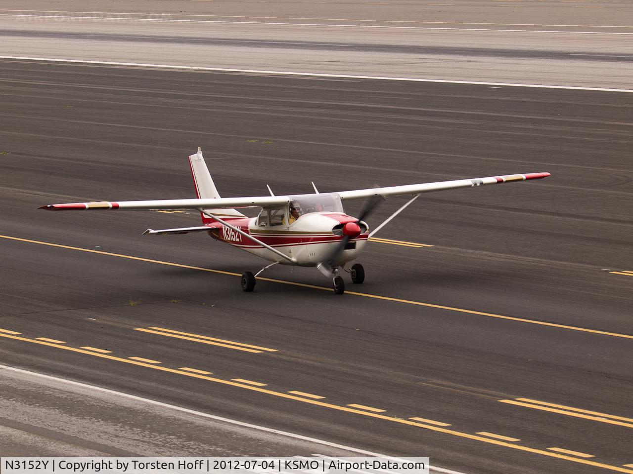 N3152Y, 1962 Cessna 182E Skylane C/N 18254152, N3152Y taxiing