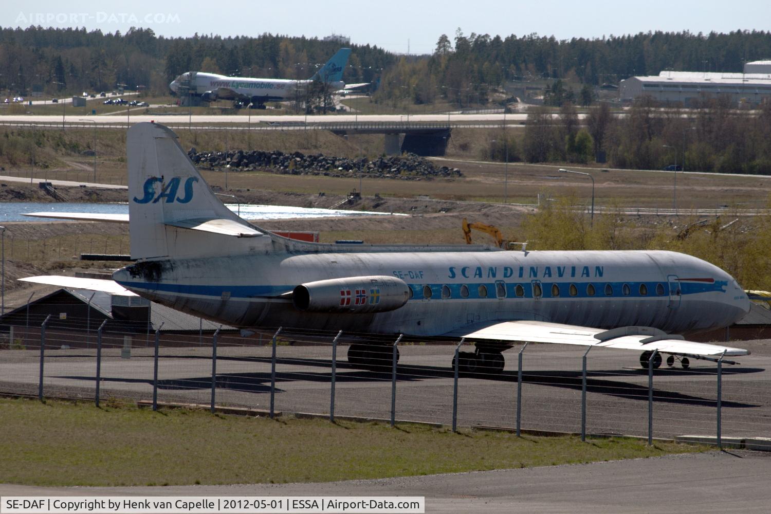 SE-DAF, 1962 Sud Aviation SE-210 Caravelle III C/N 112, Old SAS Caravelle parked at Stockholm Arlanda. Pity that its paint scheme is fading and it looks like birds like to s(h)it on its tail.