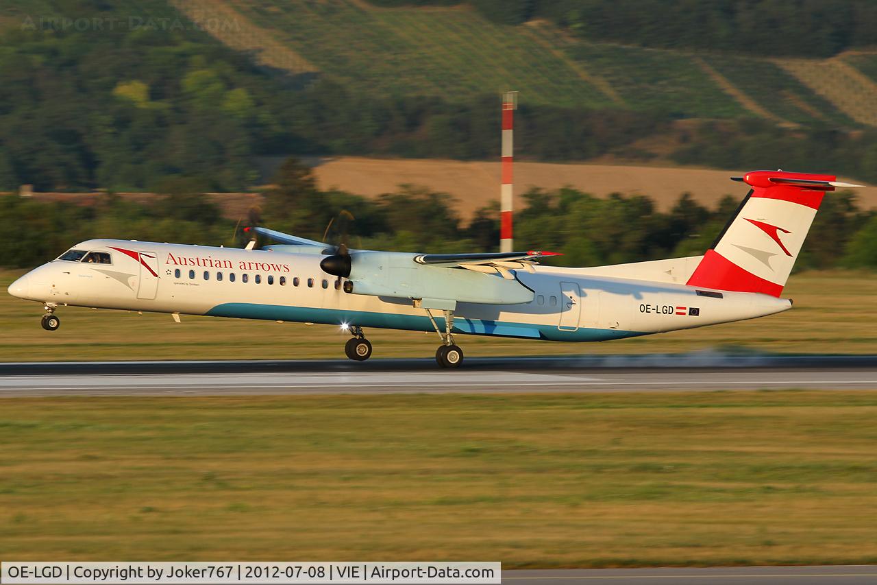 OE-LGD, 2000 De Havilland Canada DHC-8-402Q Dash 8 C/N 4027, Austrian arrows