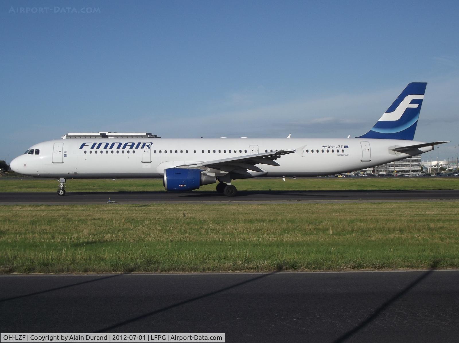 OH-LZF, 2004 Airbus A321-211 C/N 2208, Still in the previous livery, Zulu-Foxtrott was heading to runway 27L as part of the return leg to Vanta'a.