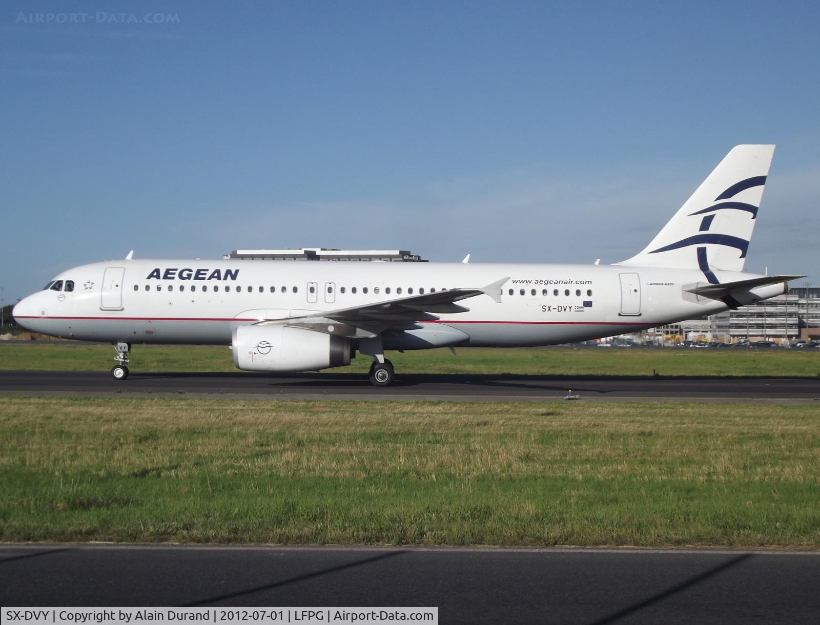 SX-DVY, 2009 Airbus A320-232 C/N 3850, Landed on southside runway 26L and was proceeding to stand at T3. Aegean uses T1 for its scheduled flights and T3 to accomodate its summer charter flights.