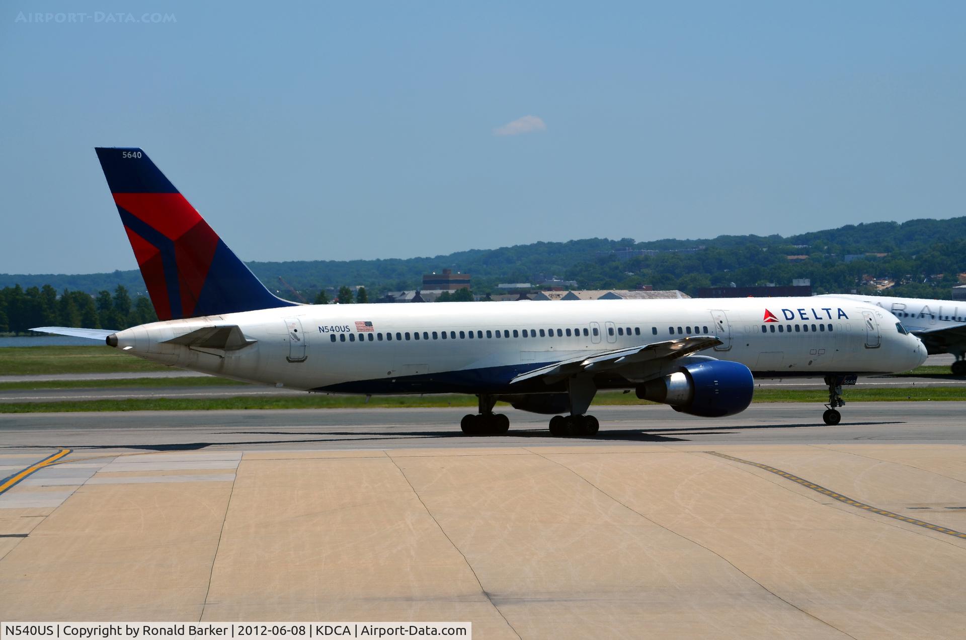N540US, 1996 Boeing 757-251 C/N 26487, DCA, VA