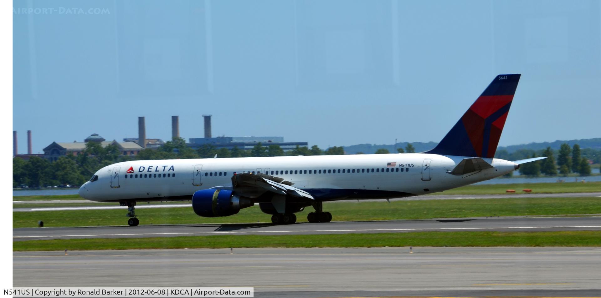 N541US, 1996 Boeing 757-251 C/N 26488, DCA, VA