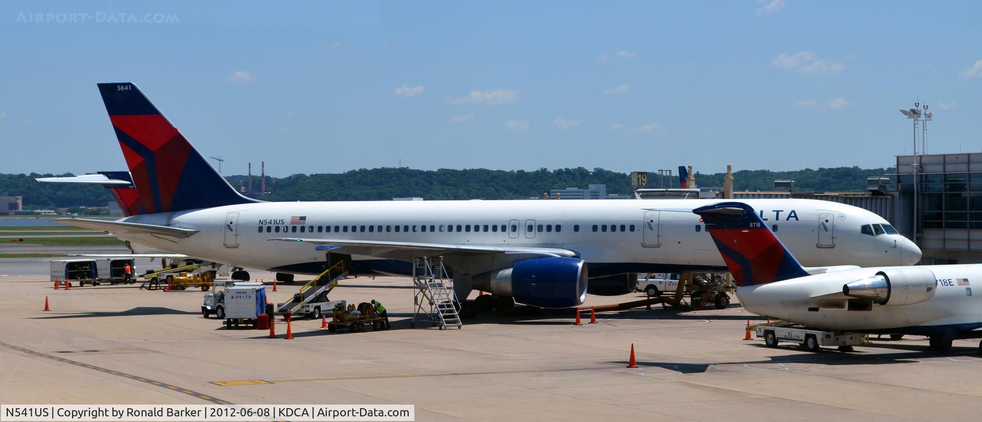 N541US, 1996 Boeing 757-251 C/N 26488, DCA, VA