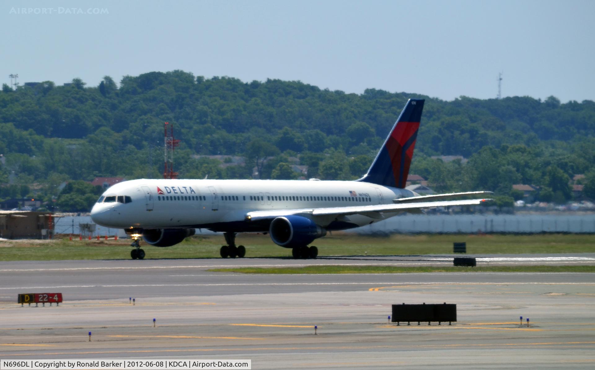 N696DL, 1999 Boeing 757-232 C/N 29728, DCA, VA