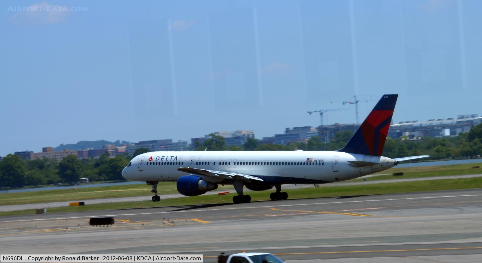 N696DL, 1999 Boeing 757-232 C/N 29728, NWLO DCA