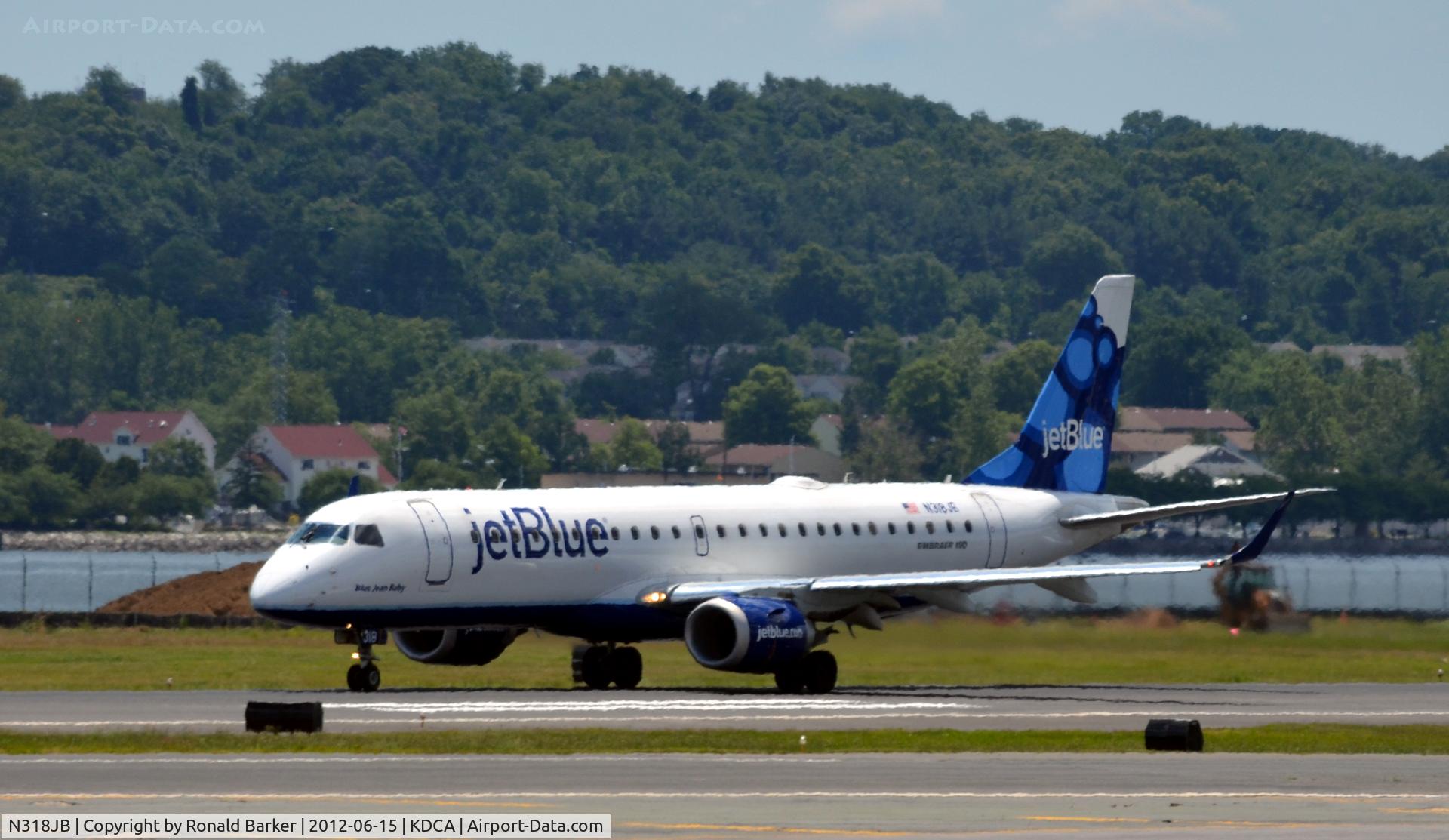 N318JB, 2010 Embraer ERJ-190-100 IGW 190AR C/N 19000364, Takeoff DCA