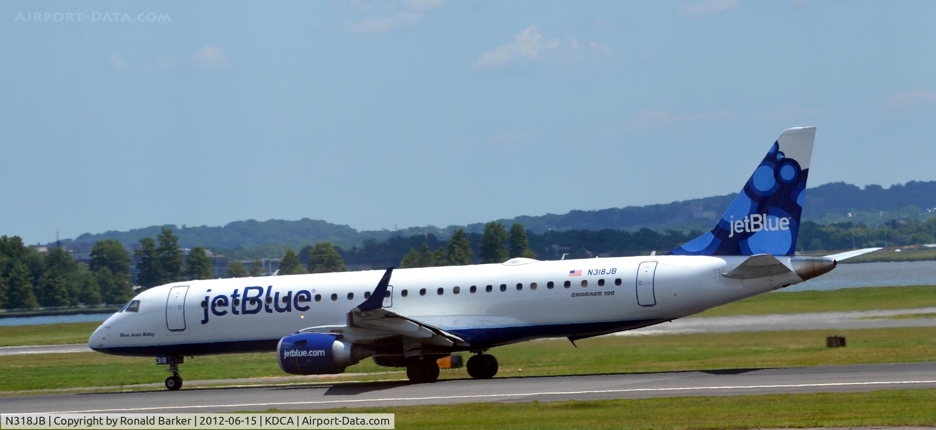 N318JB, 2010 Embraer ERJ-190-100 IGW 190AR C/N 19000364, Takeoff DCA