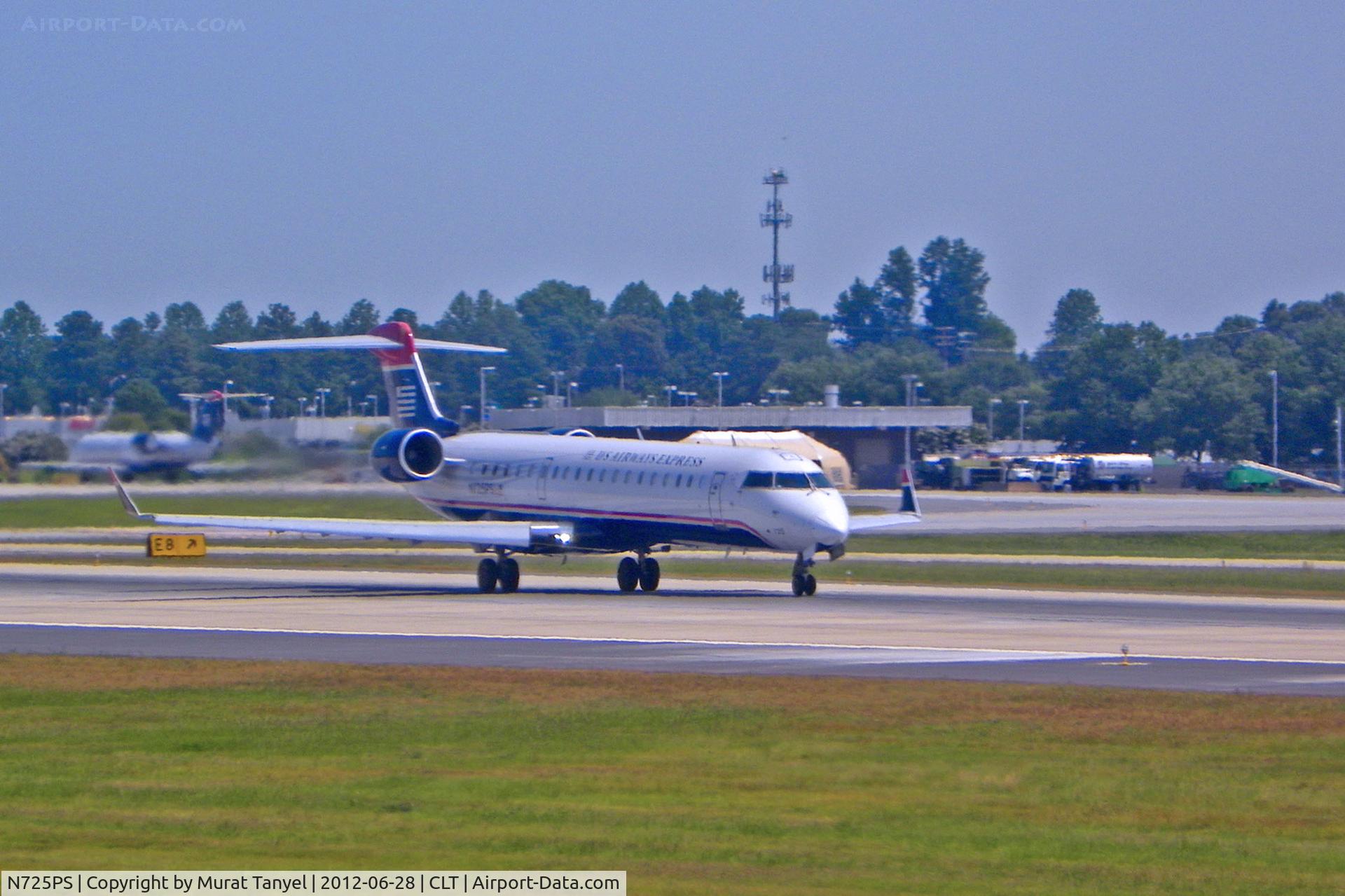 N725PS, 2005 Bombardier CRJ-701 (CL-600-2C10) Regional Jet C/N 10186, Taxiing at CLT.