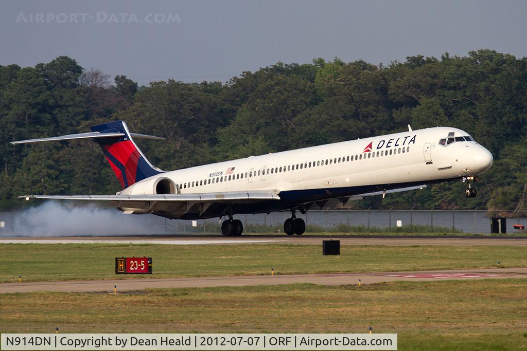 N914DN, 1996 McDonnell Douglas MD-90-30 C/N 53394, Delta Air Lines N914DN (FLT DAL1012) from Hartsfield-Jackson Atlanta Int'l (KATL) landing RWY 23.