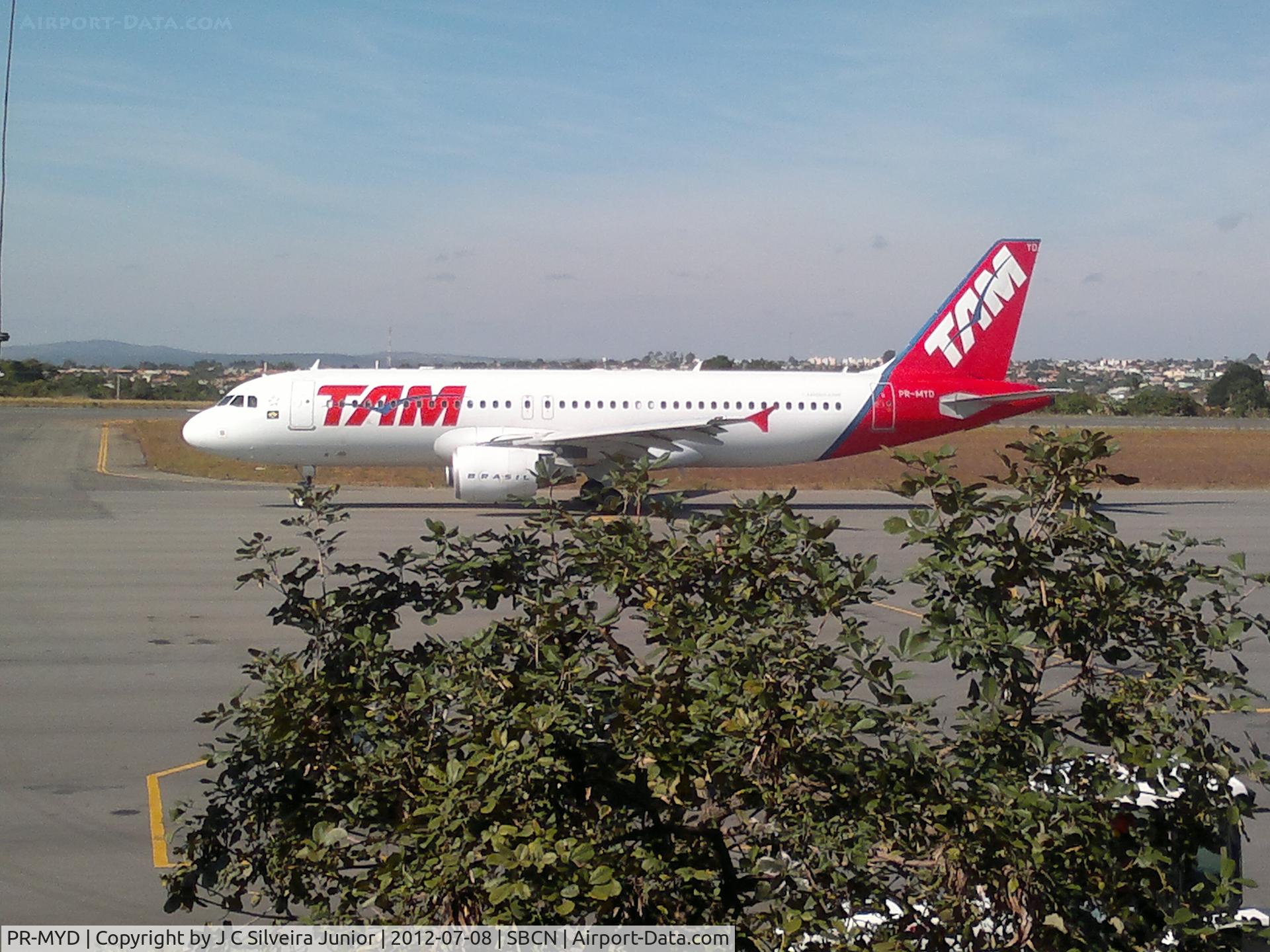 PR-MYD, 2008 Airbus A320-214 C/N 3750, A beautifull summer day at Caldas Novas...
