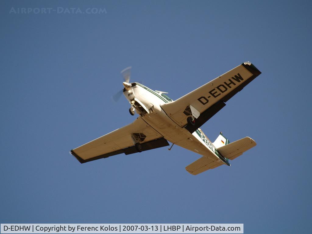 D-EDHW, 1977 Beech A36 Bonanza 36 C/N E-1044, Ferihegy