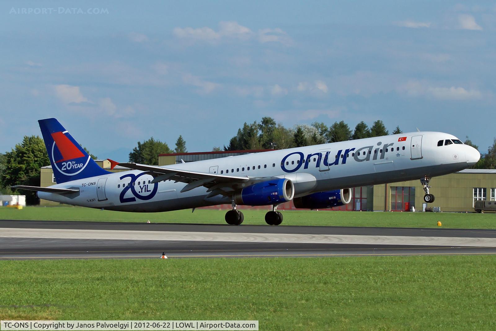 TC-ONS, 1993 Airbus A321-131 C/N 364, OnurAir Airbus A321-131 take of in LOWL/LNZ