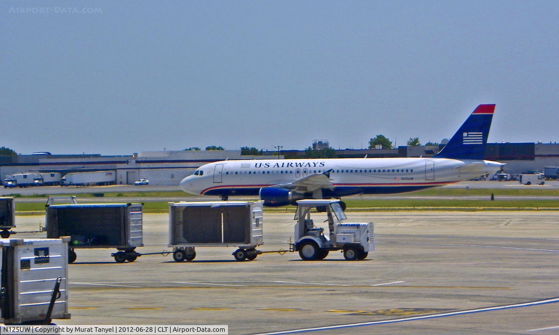 N125UW, 2009 Airbus A320-214 C/N 4086, Taxiing at CLT.