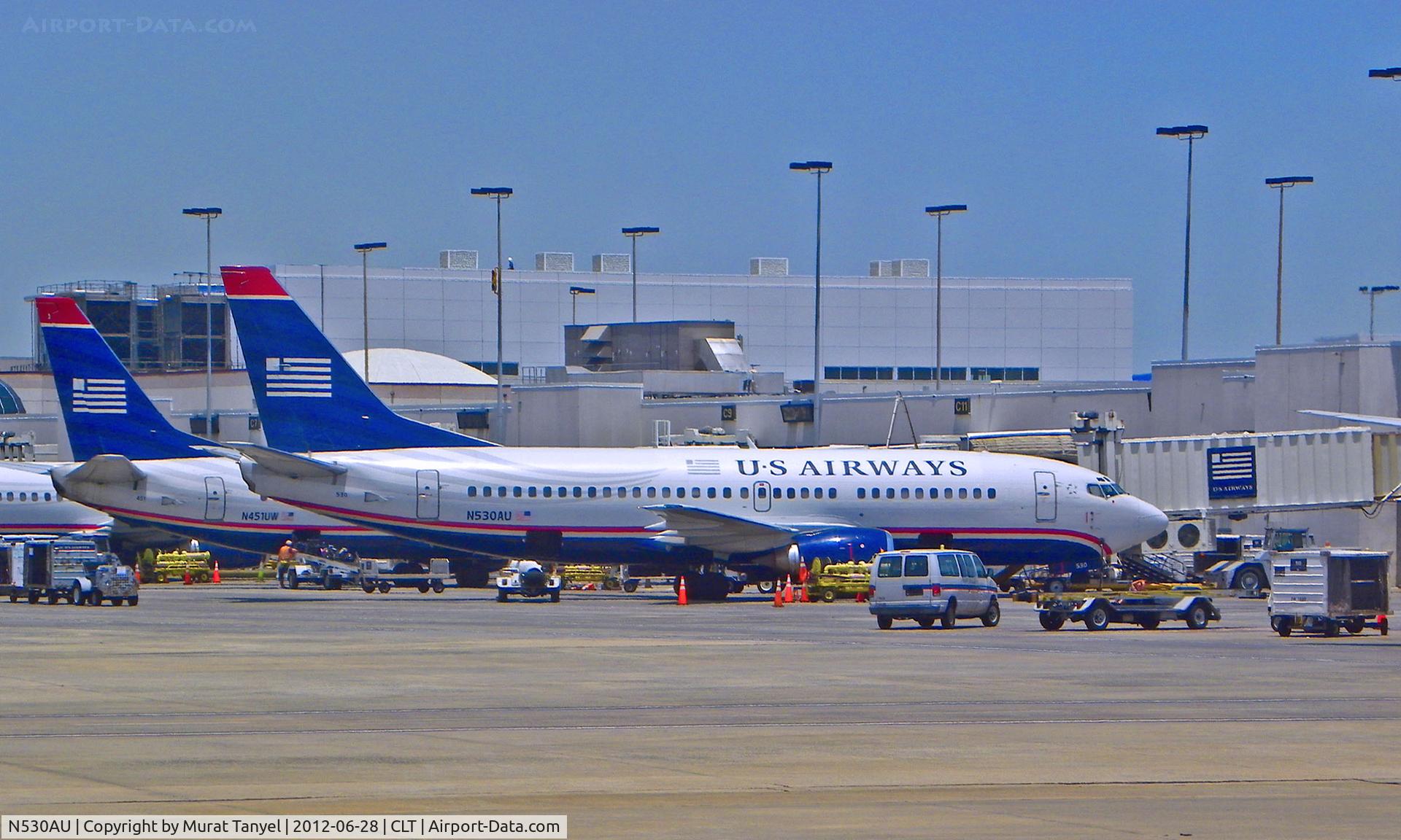 N530AU, 1989 Boeing 737-3B7 C/N 24412, At the gate at CLT