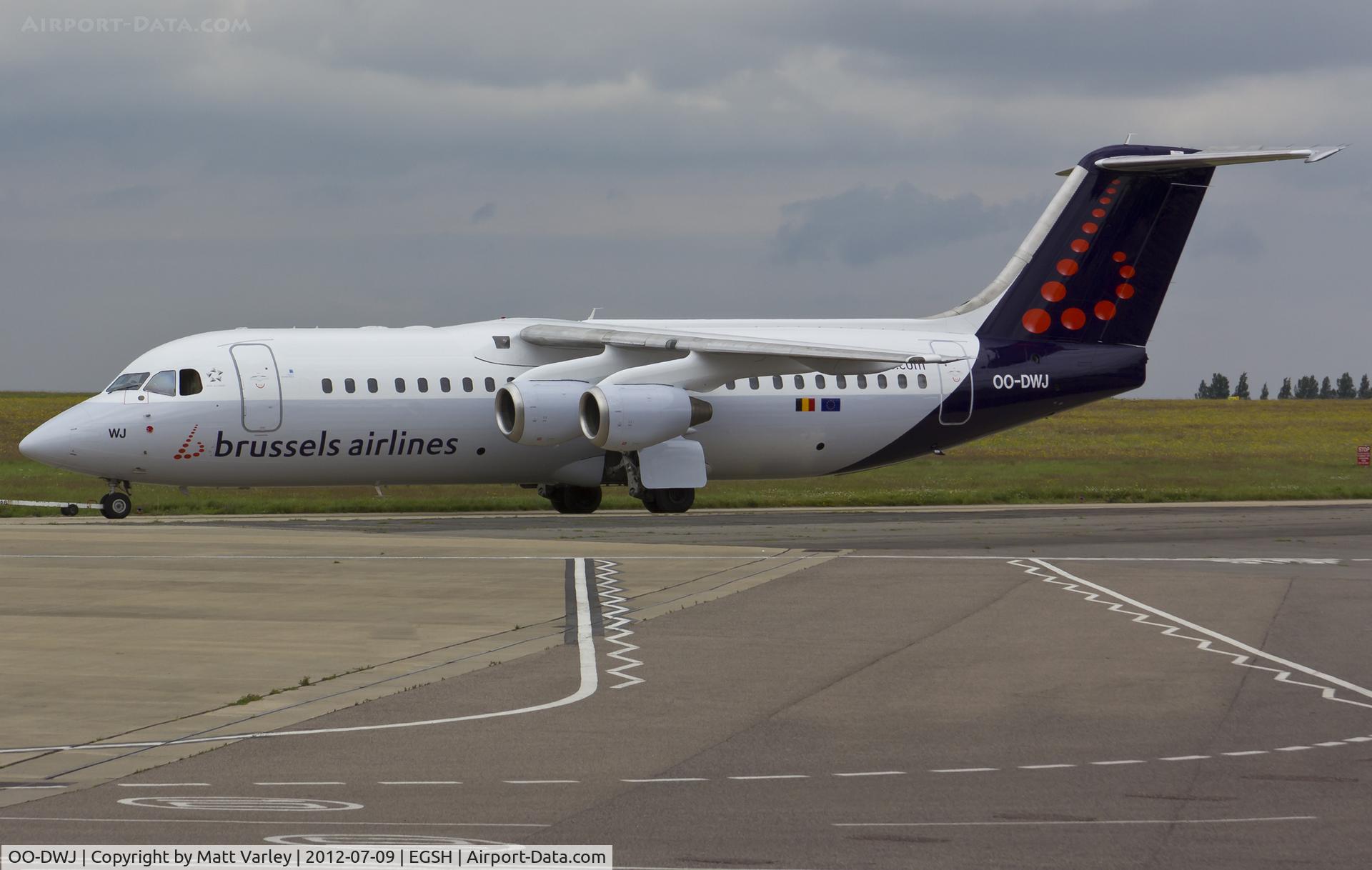OO-DWJ, 1999 British Aerospace Avro 146-RJ100 C/N E3355, Being towed to stand 7 after spray by Air Livery.