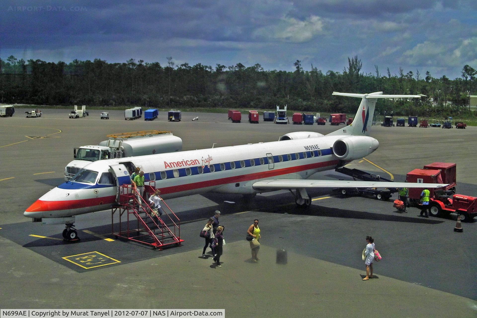 N699AE, 2005 Embraer ERJ-145LR (EMB-145LR) C/N 14500883, Passengers disembarking at NAS
