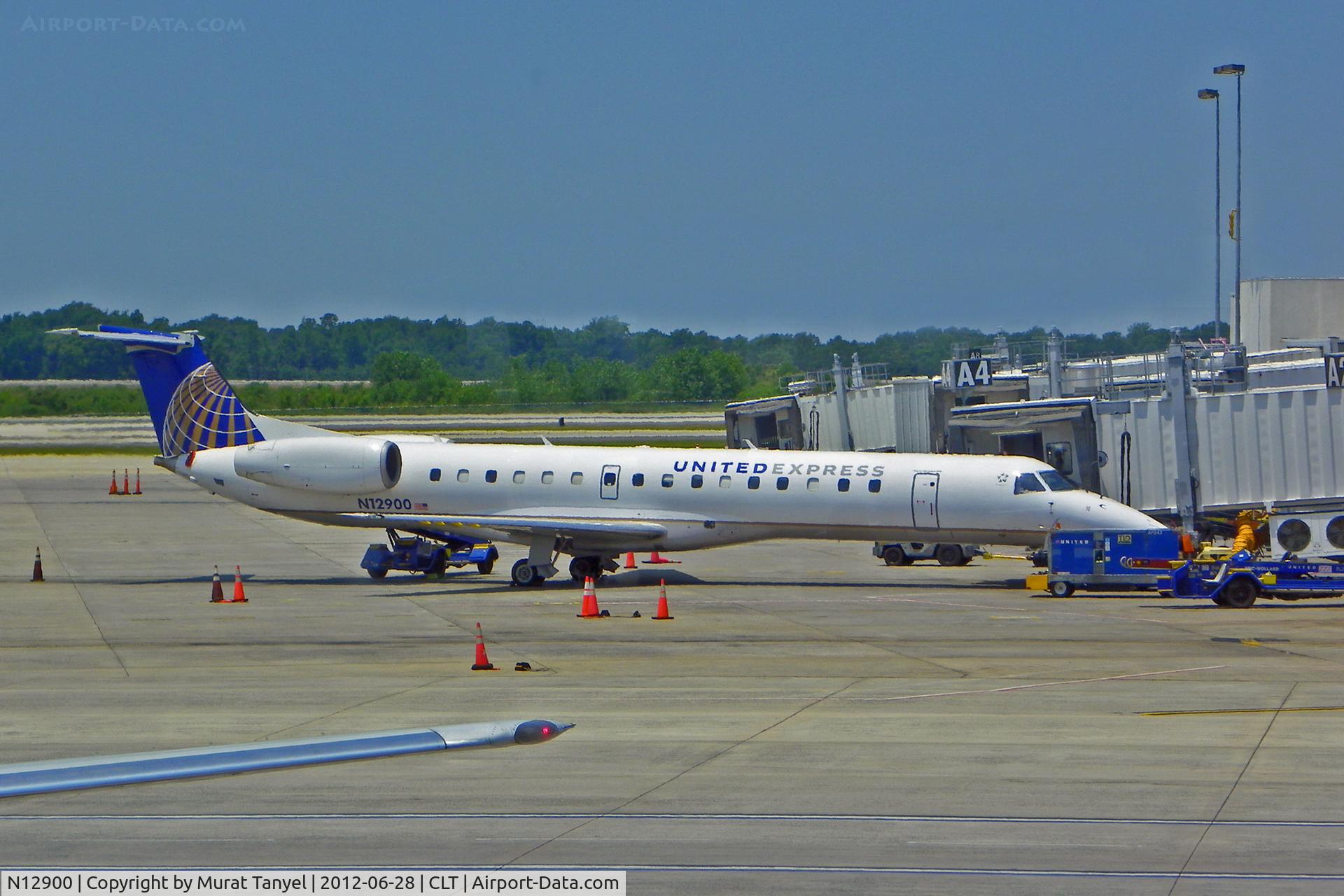 N12900, 2001 Embraer ERJ-145LR (EMB-145LR) C/N 145511, At the gate at CLT