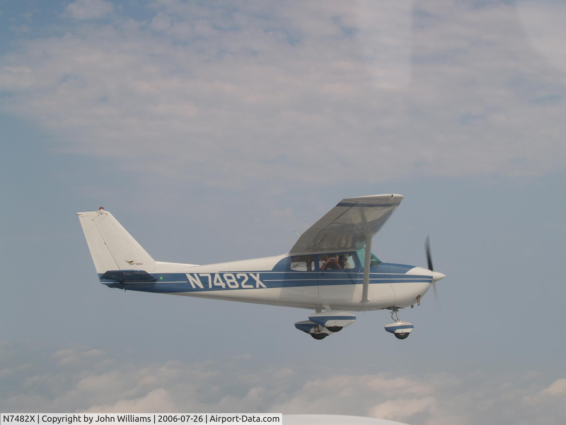 N7482X, 1960 Cessna 172B C/N 17247982, Enroute to Oshkosh 2006