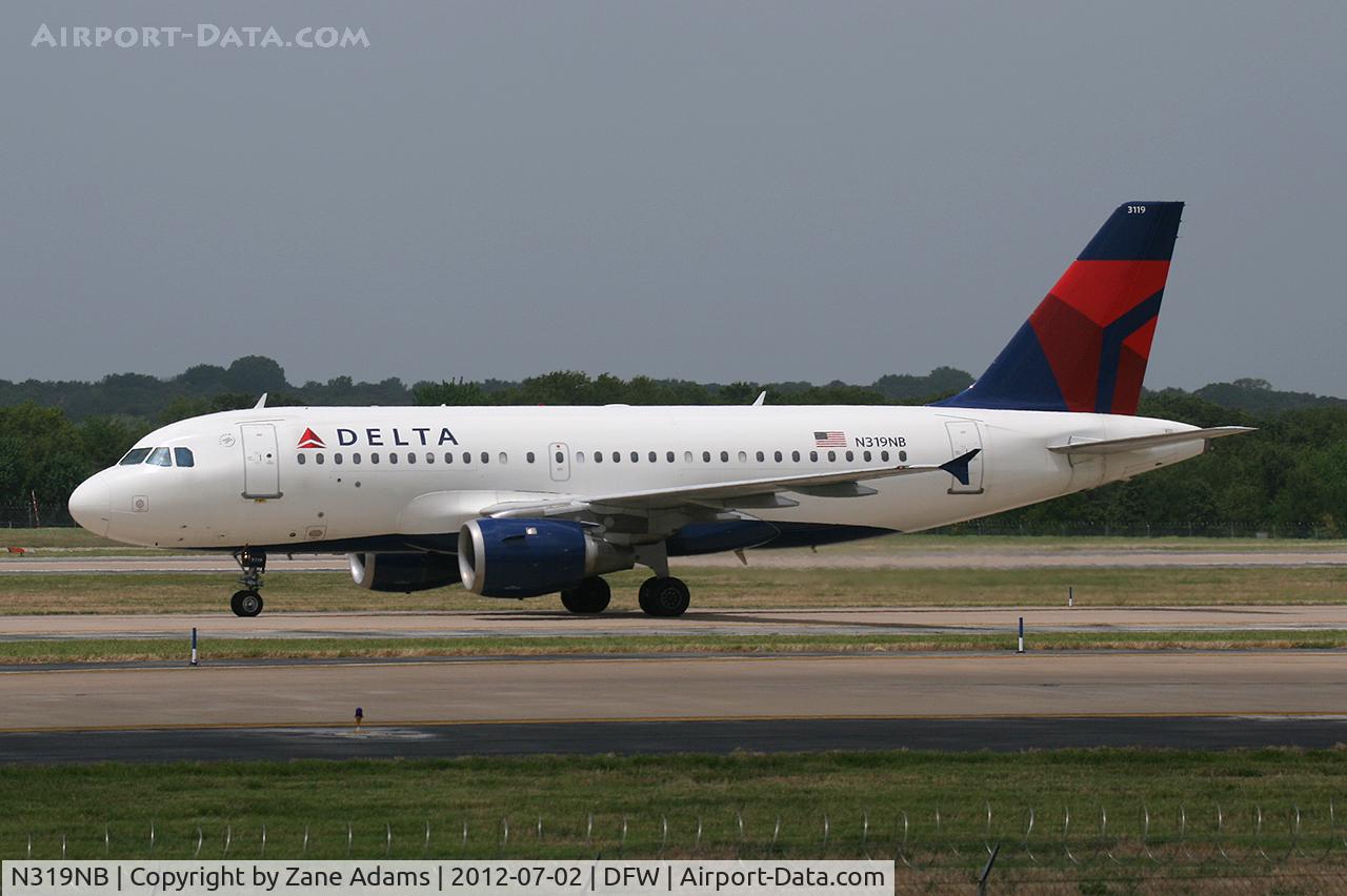 N319NB, 2000 Airbus A319-114 C/N 1346, At DFW Airport