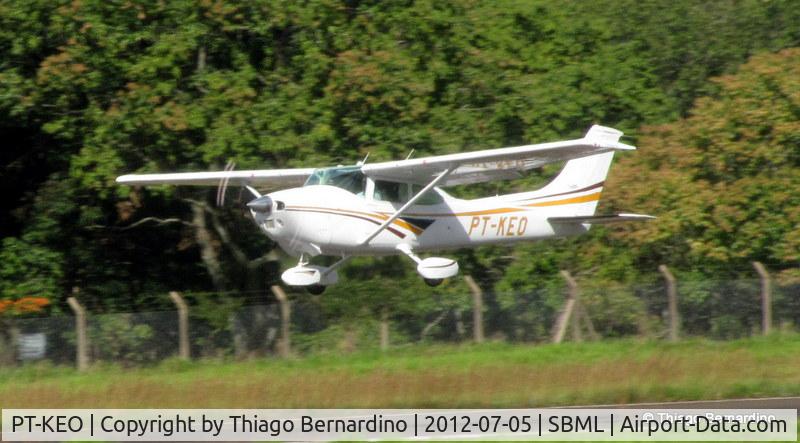 PT-KEO, Cessna C182 C/N no construction number, PT-KEO takeoff from SBML. PT-KEO decolando de SBML