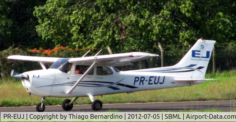 PR-EUJ, Cessna 172 C/N Not found PR-EUJ, Landing with crosswind