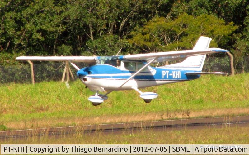 PT-KHI, 1974 Cessna C182 C/N no avaible, Takeoff!