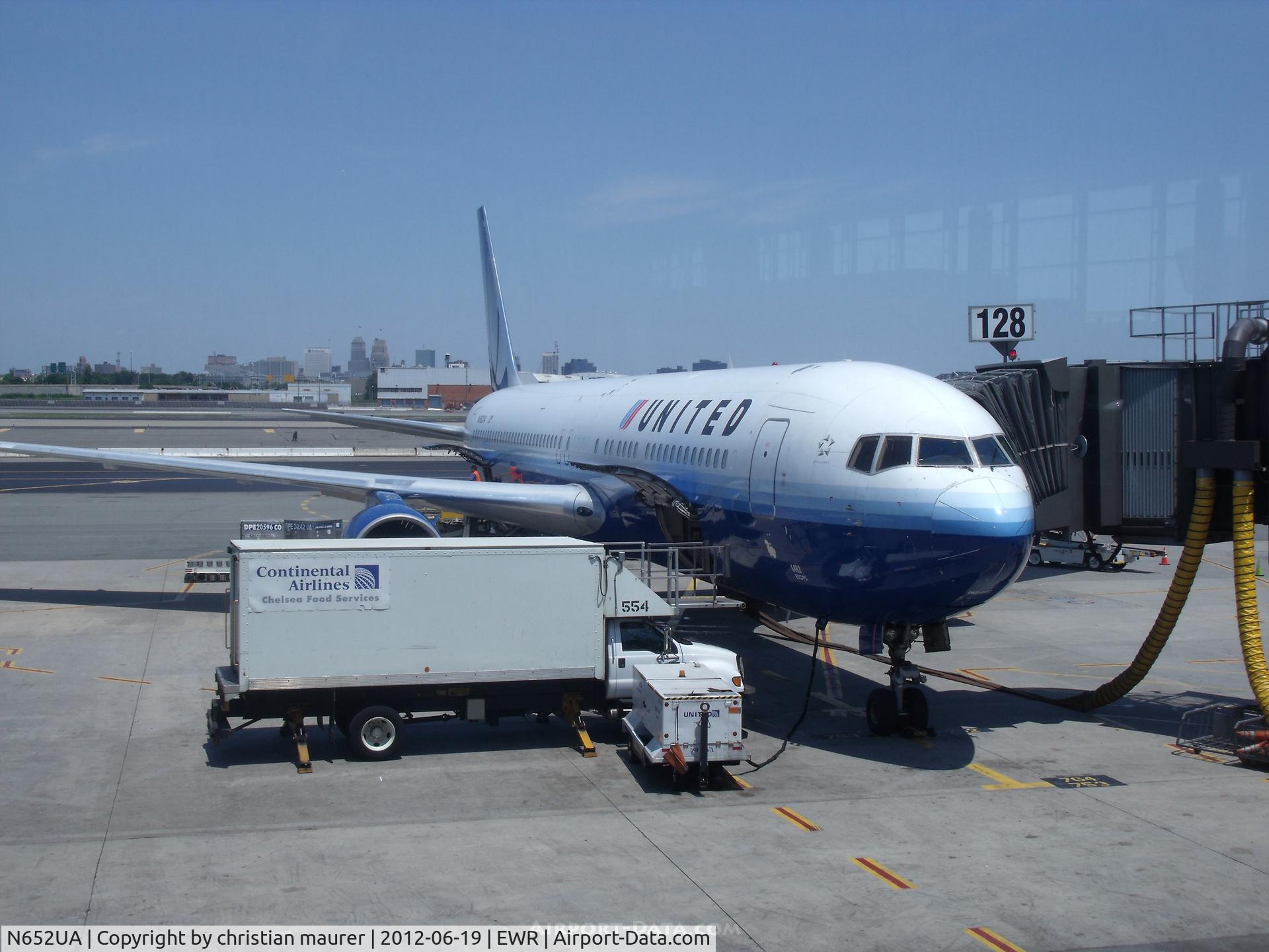 N652UA, 1992 Boeing 767-322 C/N 25390, 767-300ER