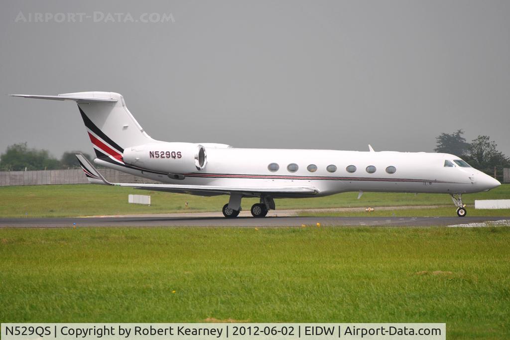 N529QS, 2007 Gulfstream Aerospace GV-SP (G550) C/N 5156, Lining up r/w 10
