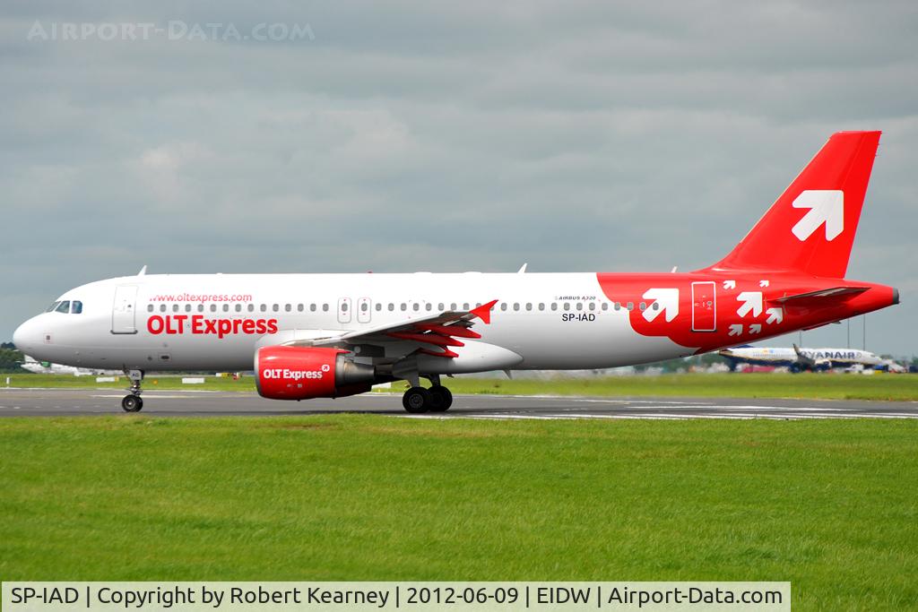 SP-IAD, 2003 Airbus A320-214 C/N 2142, Lining up r/w 28