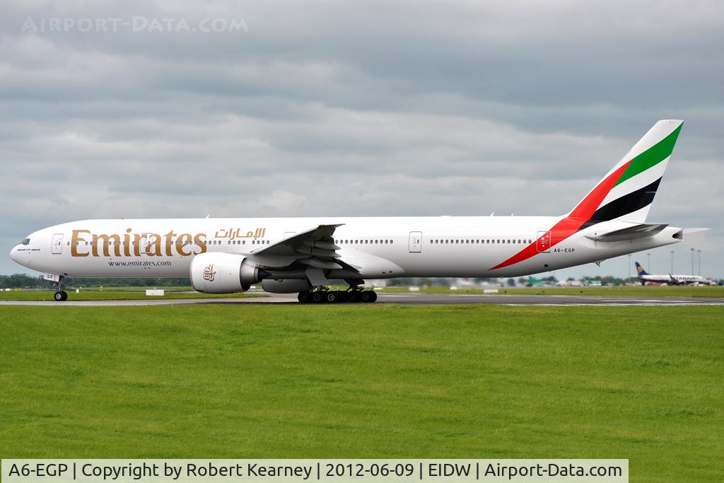 A6-EGP, 2012 Boeing 777-31H/ER C/N 35599, Rolling on r/w 28