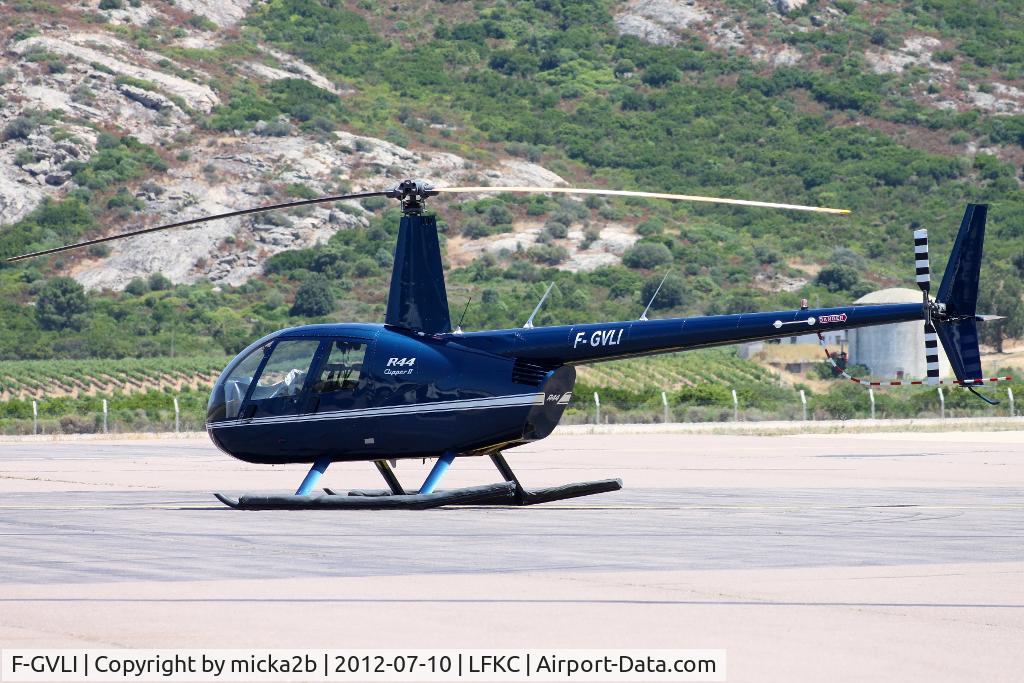 F-GVLI, 2008 Robinson R44 Clipper II C/N 12402, Parked