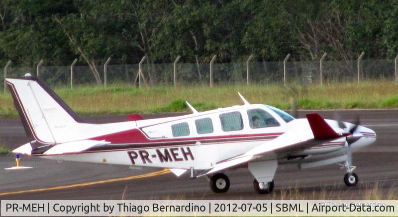 PR-MEH, Beechcraft B58 C/N Not found PR-MEH, At the runway