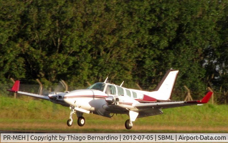 PR-MEH, Beechcraft B58 C/N Not found PR-MEH, Landing