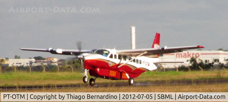 PT-OTM, 1992 Cessna 208B Grand Caravan C/N 208B0318, A nice pic, look the smoke on the landing gear