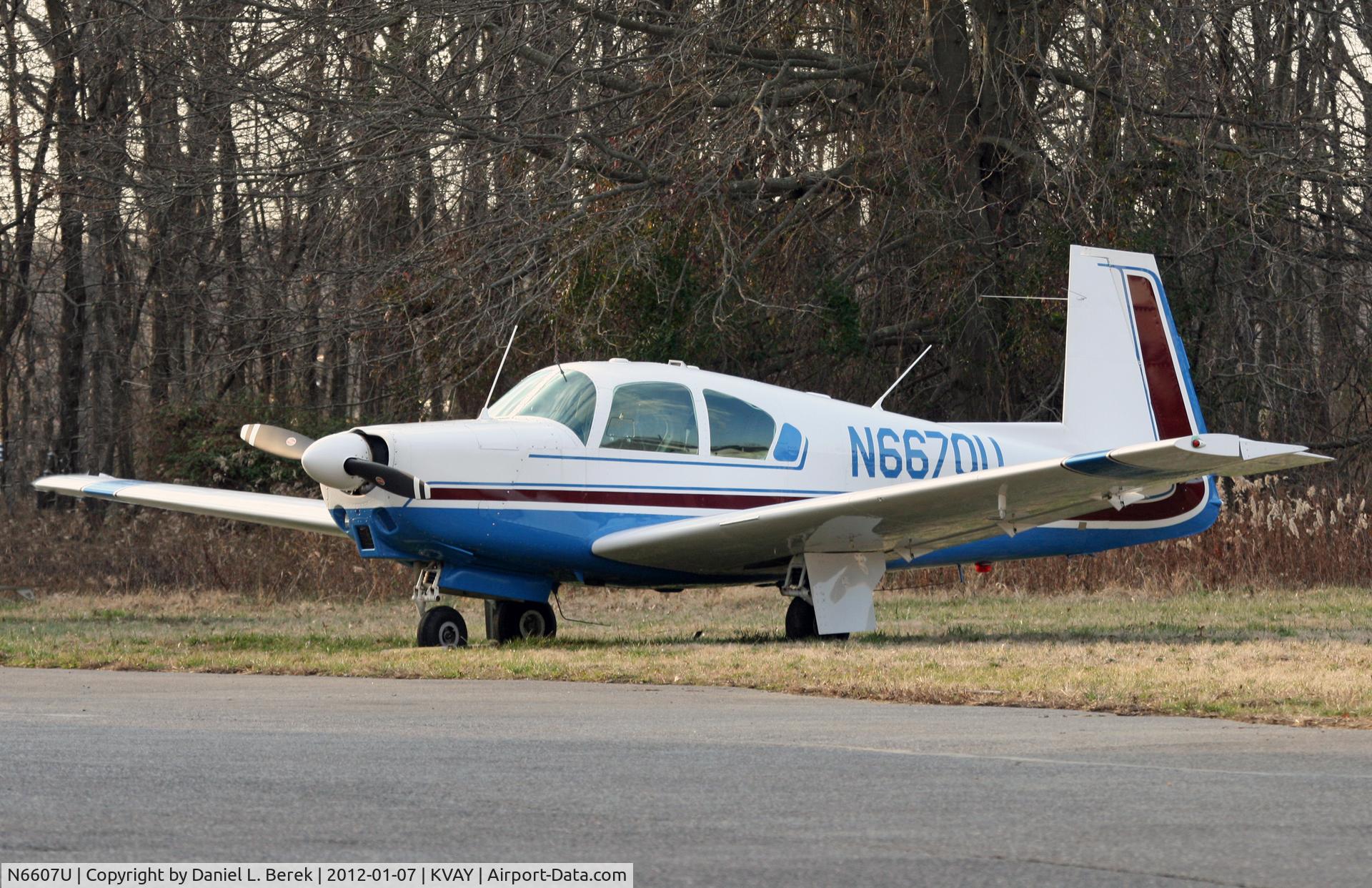 N6607U, 1963 Mooney M20D Master C/N 102, For an aircraft that is nearly half a century old, this one looks almost new and very well cared for.