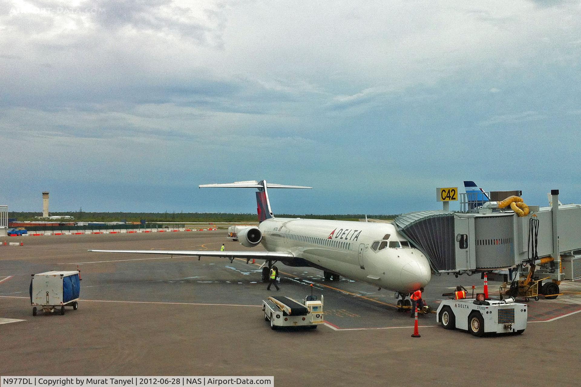 N977DL, 1991 McDonnell Douglas MD-88 C/N 53258, At the gate at Nassau International